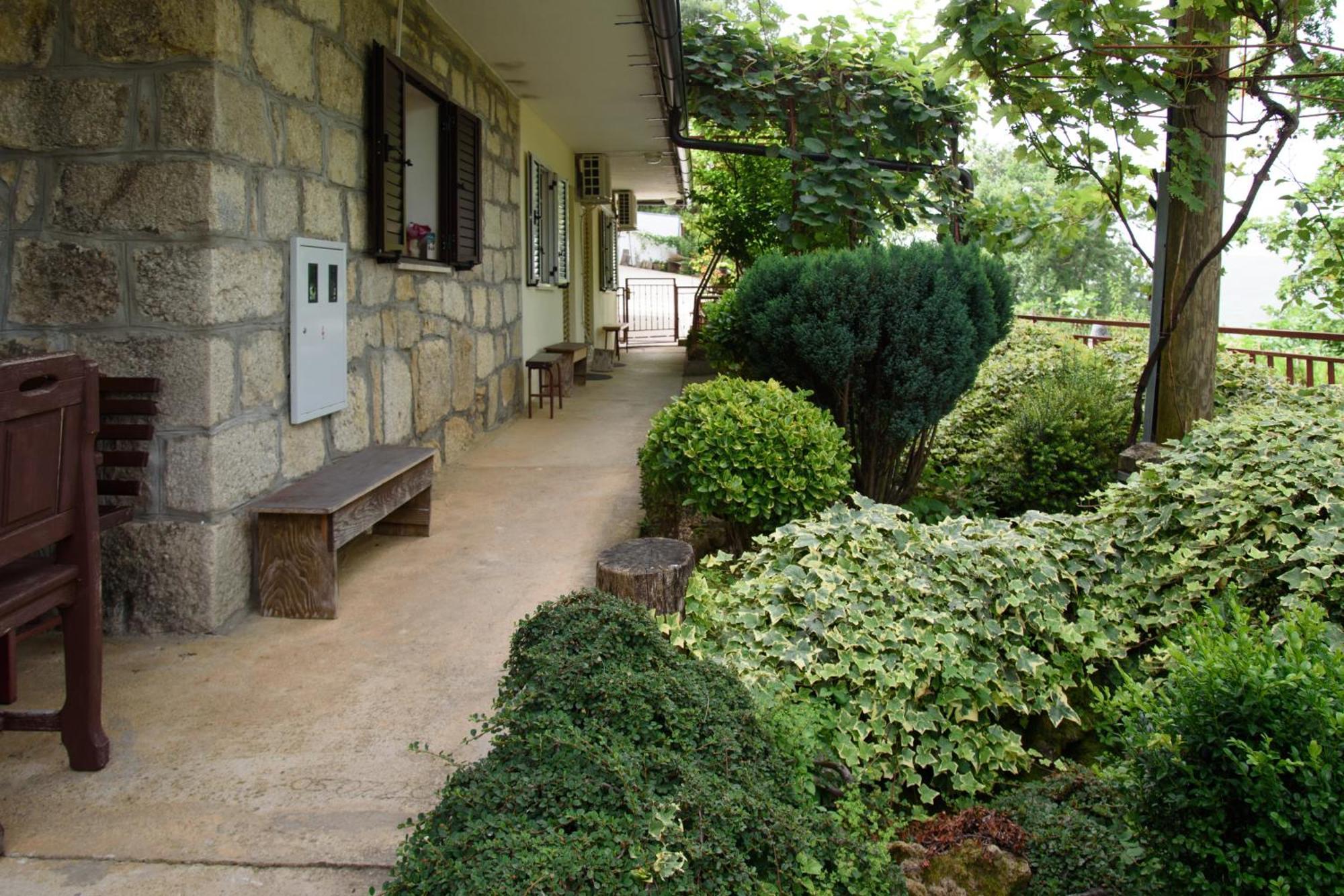 Apartments Cvitini Dvori Garjak Vrlika Exterior photo
