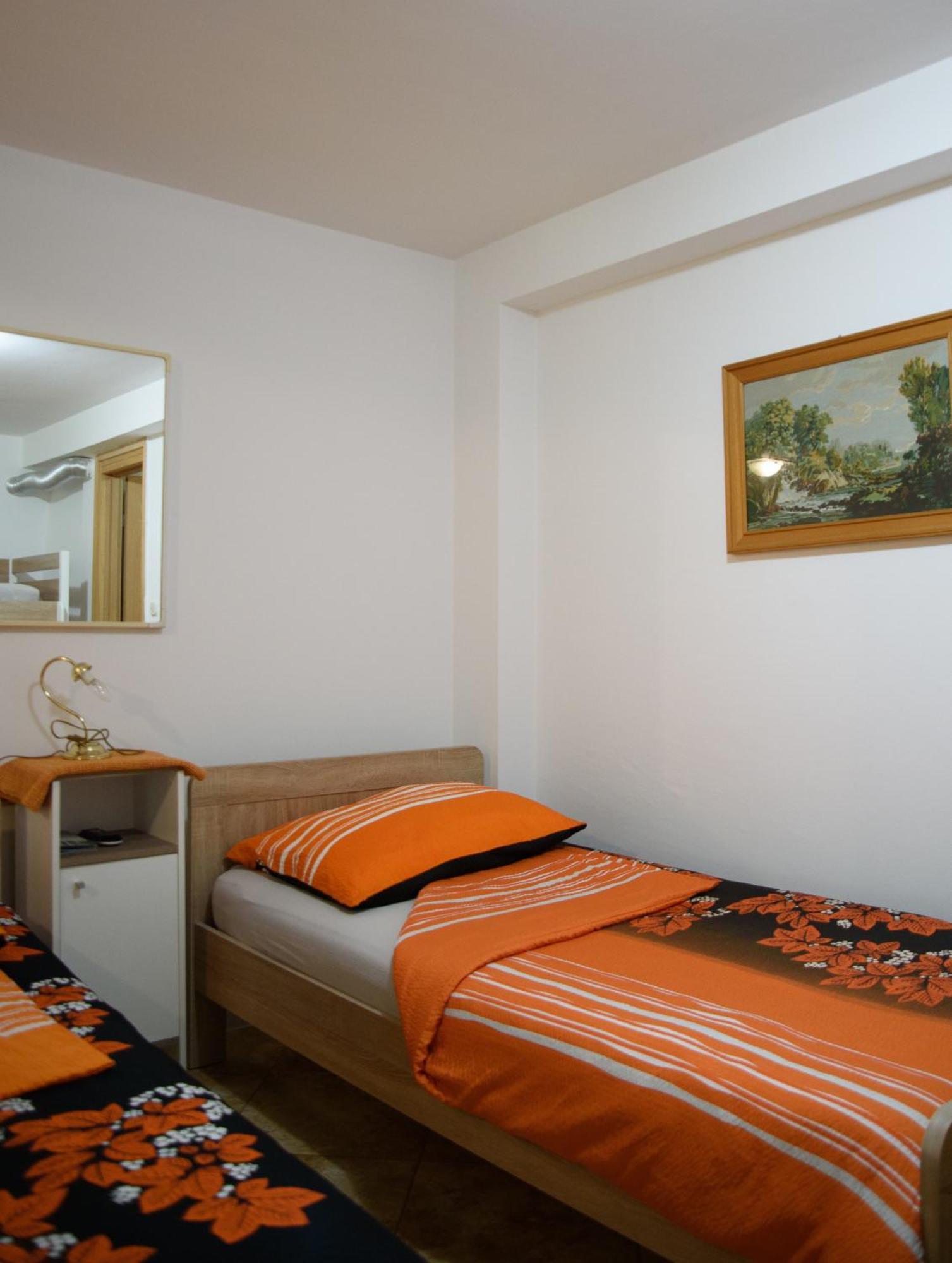 Apartments Cvitini Dvori Garjak Vrlika Exterior photo