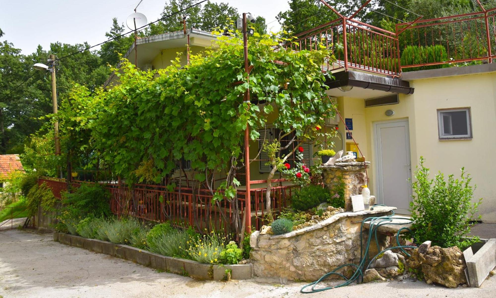 Apartments Cvitini Dvori Garjak Vrlika Exterior photo